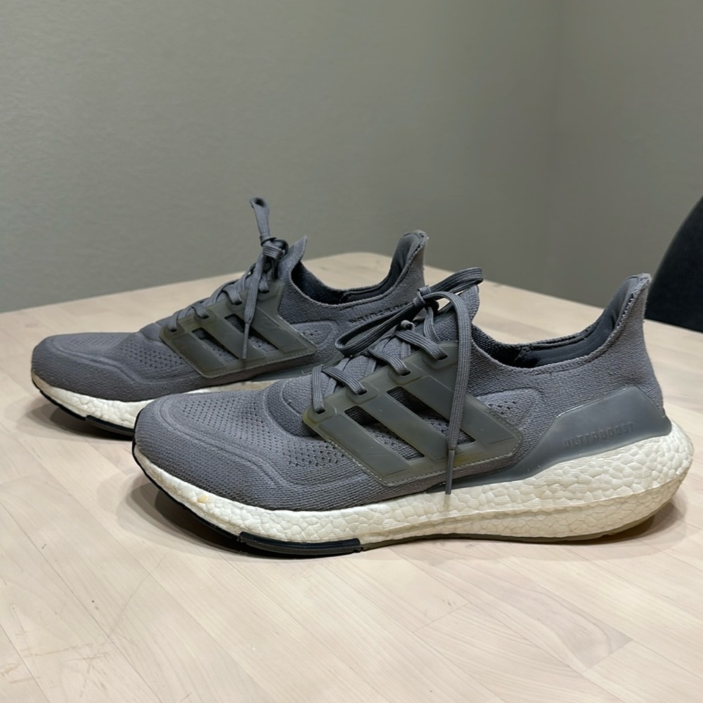 Men’s Ultraboost 22 running shoes